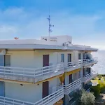 Daire Seaside Corner By Golden Host Gerakini